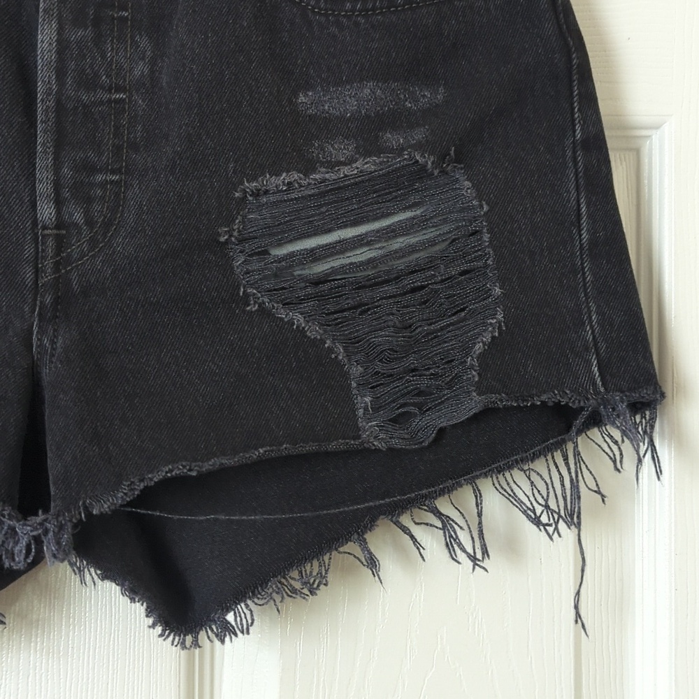 Levi's 501 Classic Distressed High Rise Cut Off Button Fly Jean Shorts Black 29 - Picture 10 of 13